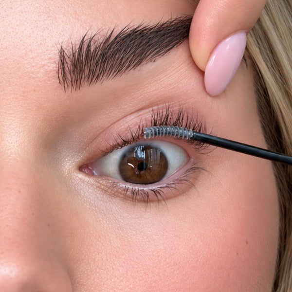 Apply Lash Bond